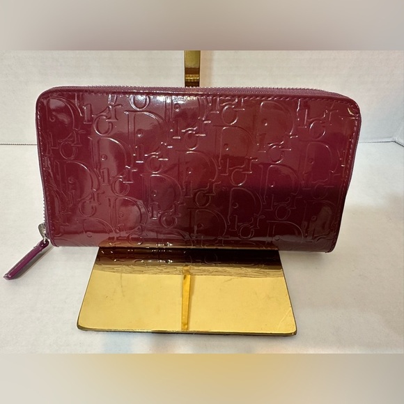 Authentic Dior Patent Trotter Long Zip Wallet on chain - Picture 2 of 10